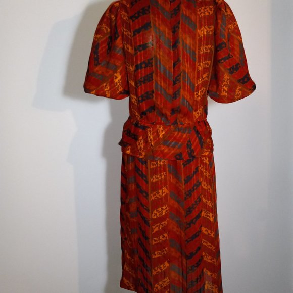 peplum, crew-neck, rust crepe printed dress, vintage from late 1970s-early 1980s - Picture 15 of 15